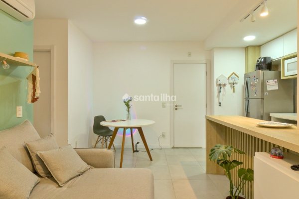 Apartamento à venda com 69m², 2 quartos, 1 suíte, 1 vaga no bairro Coqueiros em Florianópolis