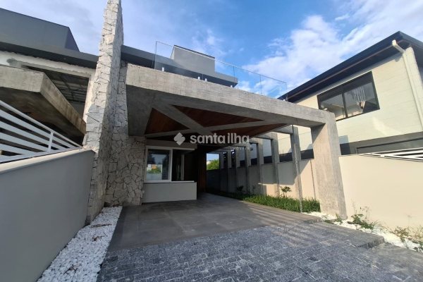 Casa à venda com 204m², 3 quartos, 1 suíte, 2 vagas no bairro Campeche em Florianópolis