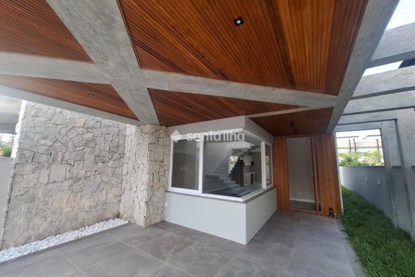Casa à venda com 204m², 3 quartos, 1 suíte, 2 vagas no bairro Campeche em Florianópolis