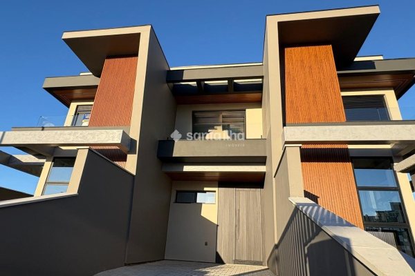 Casa à venda com 144m², 3 quartos, 1 suíte, 1 vaga no bairro Campeche em Florianópolis