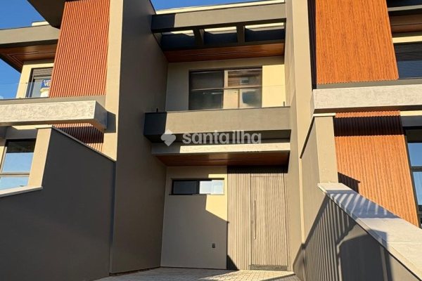 Casa à venda com 144m², 3 quartos, 1 suíte, 1 vaga no bairro Campeche em Florianópolis