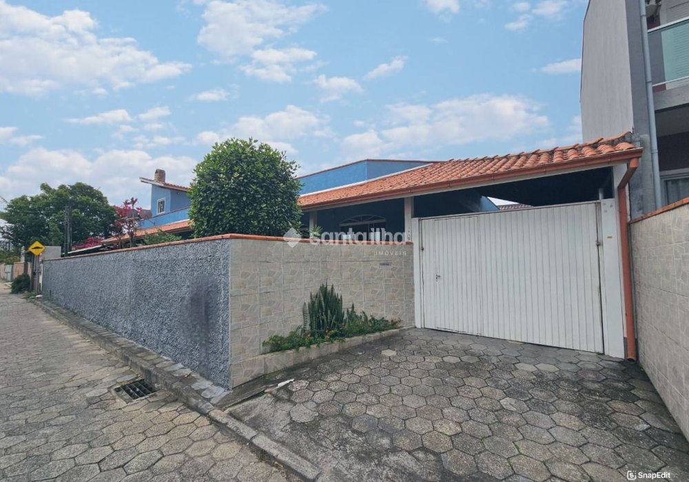 Casa à venda com 220m², 4 quartos, 2 suítes, 2 vagas no bairro Campeche em Florianópolis - Foto 1