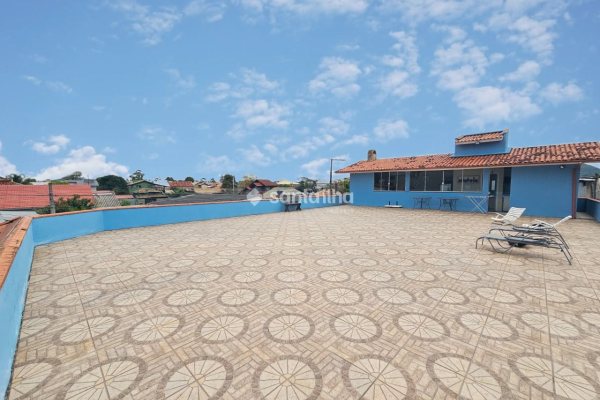 Casa à venda com 220m², 4 quartos, 2 suítes, 2 vagas no bairro Campeche em Florianópolis