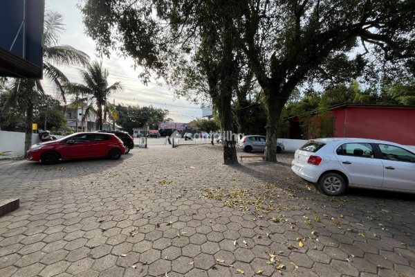 Loja para alugar com 50m², 4 vagas no bairro Campeche em Florianópolis
