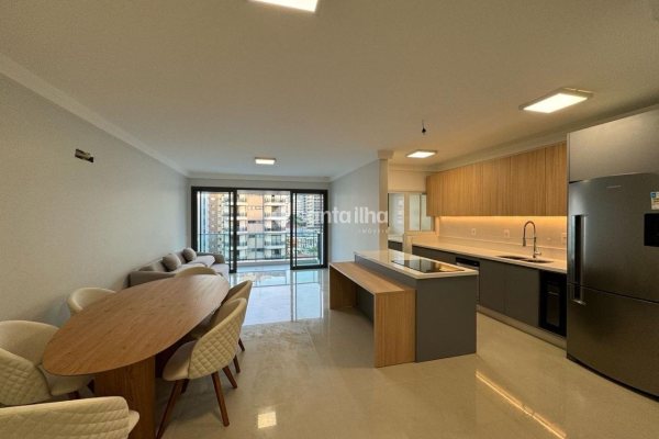 Apartamento à venda com 137m², 3 quartos, 3 suítes, 2 vagas no bairro Centro em Florianópolis