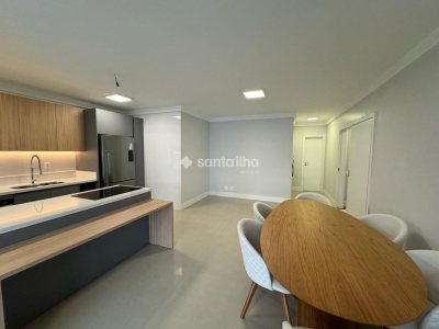 Apartamento à venda com 137m², 3 quartos, 3 suítes, 2 vagas no bairro Centro em Florianópolis - Foto 3