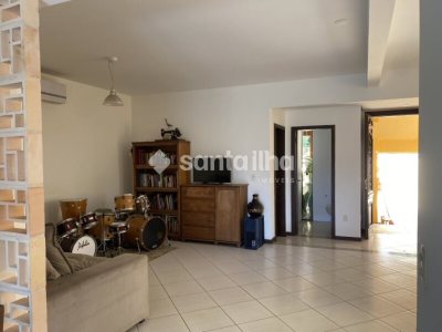 Casa à venda com 189m², 6 quartos, 1 suíte, 4 vagas no bairro Campeche em Florianópolis - Foto 16