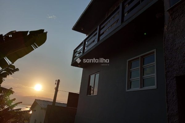Sobrado à venda com 120m², 3 quartos, 2 vagas no bairro Saco dos Limões em Florianópolis