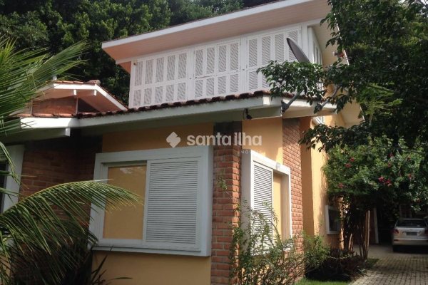 Casa à venda com 172m², 4 quartos, 2 suítes, 5 vagas no bairro Lagoa da Conceição em Florianópolis