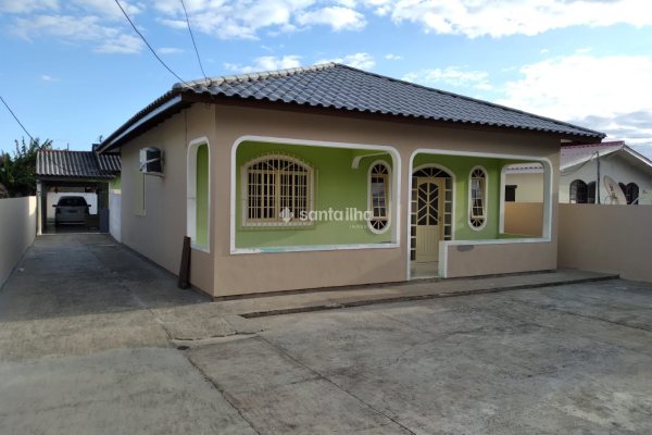 Casa à venda com 160m², 4 quartos, 8 vagas no bairro Tapera da Base em Florianópolis