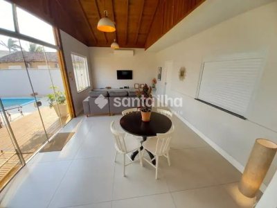 Casa à venda com 140m², 3 quartos, 3 suítes, 3 vagas no bairro Campeche em Florianópolis - Foto 3