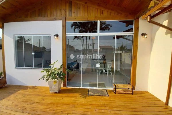 Casa à venda com 140m², 3 quartos, 3 suítes, 3 vagas no bairro Campeche em Florianópolis