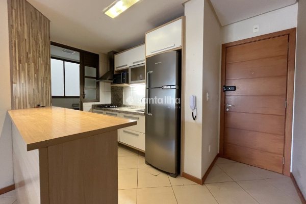 Apartamento para alugar com 76m², 2 quartos, 1 suíte, 2 vagas no bairro Rio Tavares em Florianópolis