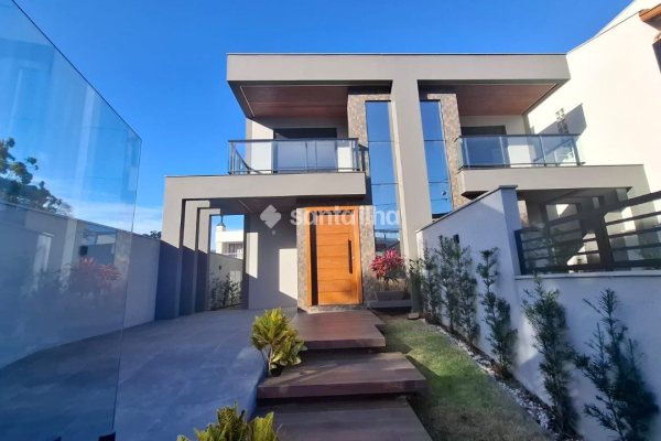 Casa à venda com 140m², 3 quartos, 3 suítes, 1 vaga no bairro Pântano do Sul em Florianópolis