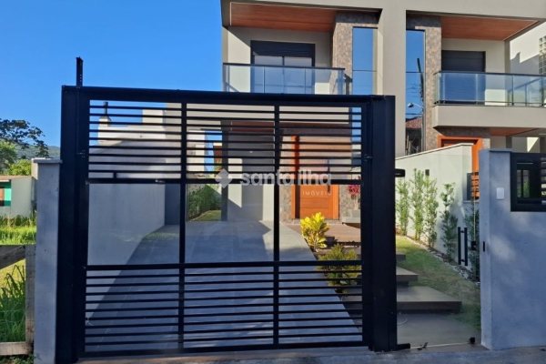 Casa à venda com 140m², 3 quartos, 3 suítes, 1 vaga no bairro Pântano do Sul em Florianópolis