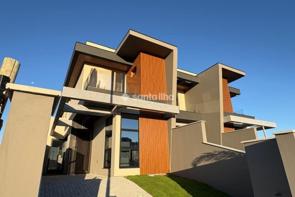 Casa à venda com 128m², 3 quartos, 2 suítes, 1 vaga no bairro Campeche em Florianópolis