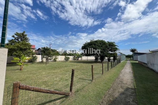 Terreno à venda com 390m², 1 vaga no bairro Campeche em Florianópolis