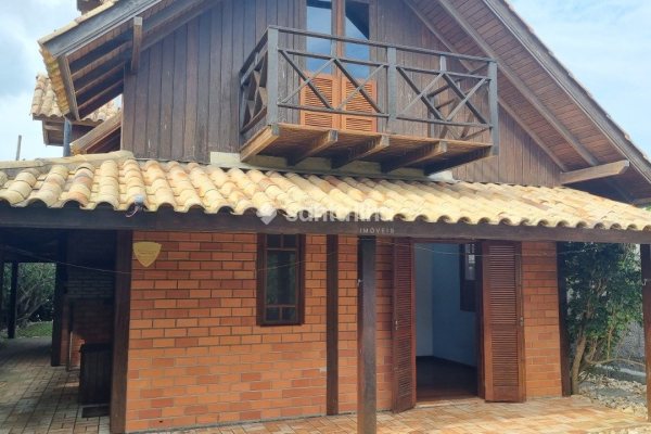 Casa à venda com 154m², 3 quartos, 2 vagas no bairro Rio Tavares em Florianópolis
