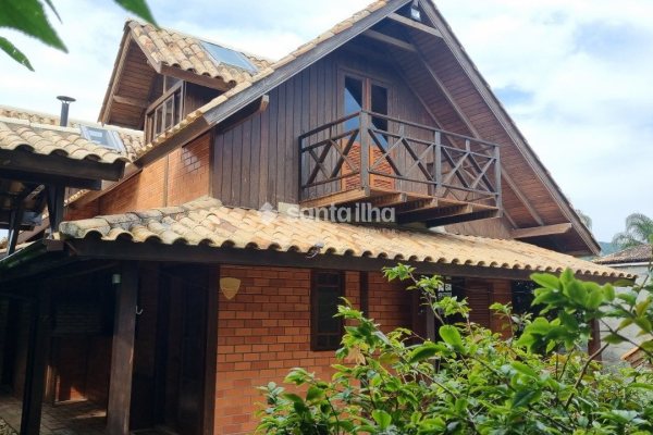 Casa à venda com 154m², 3 quartos, 2 vagas no bairro Rio Tavares em Florianópolis