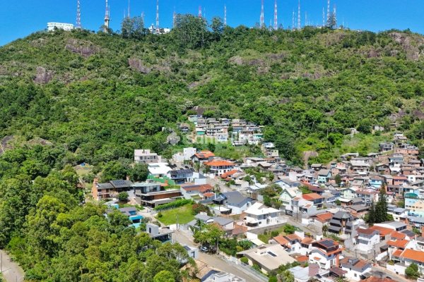 Terreno à venda com 540m² no bairro Trindade em Florianópolis