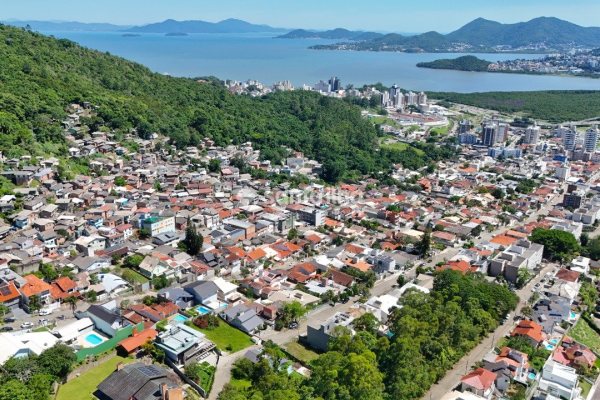 Terreno à venda com 540m² no bairro Trindade em Florianópolis