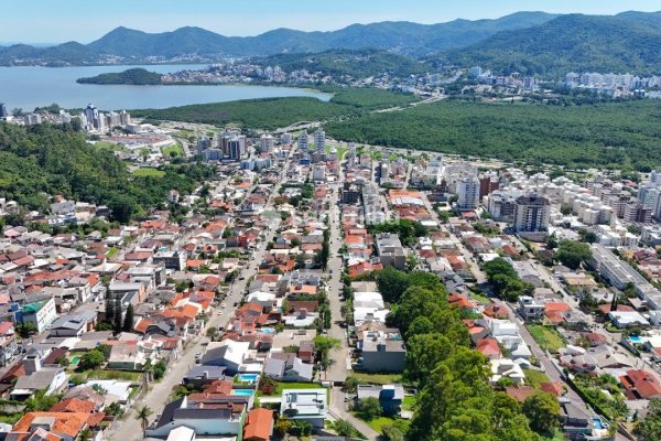 Terreno à venda com 540m² no bairro Trindade em Florianópolis