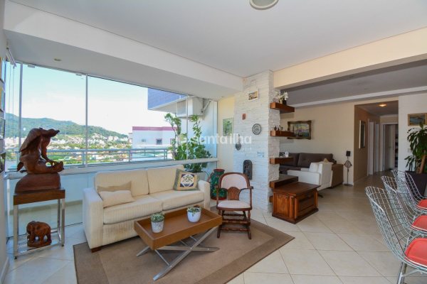 Cobertura à venda com 253m², 3 quartos, 1 suíte, 3 vagas no bairro Itacorubi em Florianópolis
