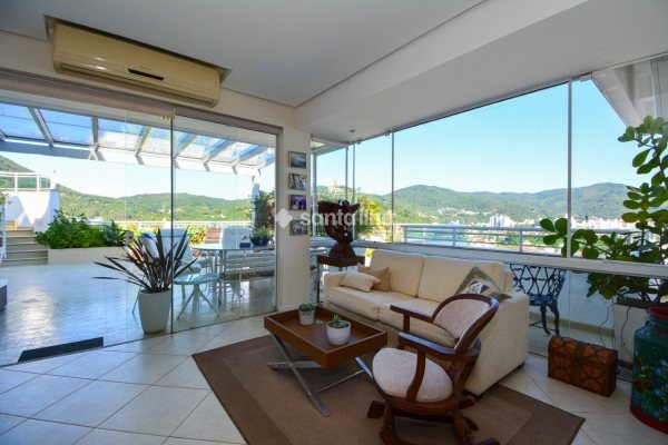 Cobertura à venda com 253m², 3 quartos, 1 suíte, 3 vagas no bairro Itacorubi em Florianópolis