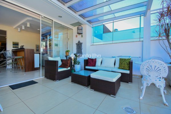 Cobertura à venda com 253m², 3 quartos, 1 suíte, 3 vagas no bairro Itacorubi em Florianópolis