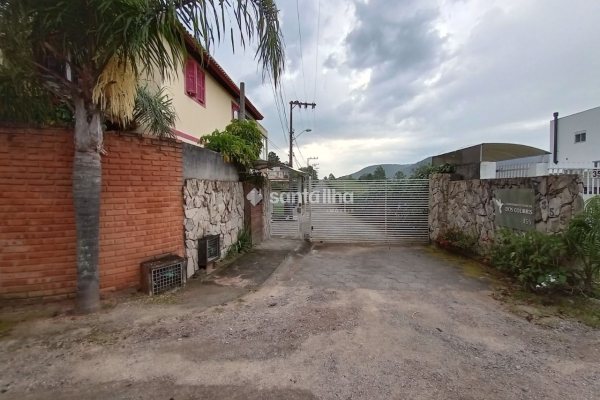 Casa em Condomínio à venda com 200m², 3 quartos, 2 suítes, 3 vagas no bairro Rio Tavares em Florianópolis