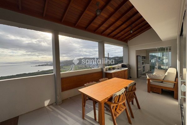 Casa à venda com 200m², 3 quartos, 2 vagas no bairro Saco dos Limões em Florianópolis