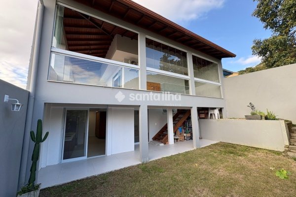 Casa à venda com 200m², 3 quartos, 2 vagas no bairro Saco dos Limões em Florianópolis