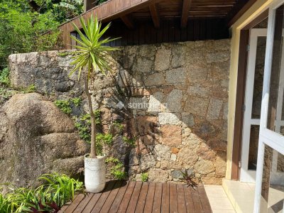 Casa à venda com 370m², 3 quartos, 1 suíte, 3 vagas no bairro Lagoa da Conceição em Florianópolis - Foto 12