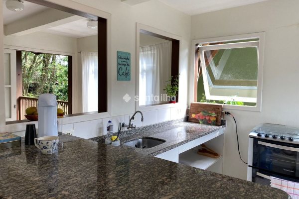 Casa à venda com 370m², 3 quartos, 1 suíte, 3 vagas no bairro Lagoa da Conceição em Florianópolis