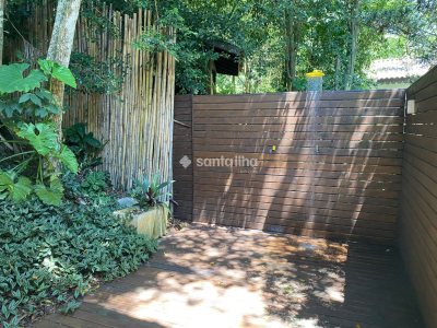 Casa à venda com 370m², 3 quartos, 1 suíte, 3 vagas no bairro Lagoa da Conceição em Florianópolis - Foto 2