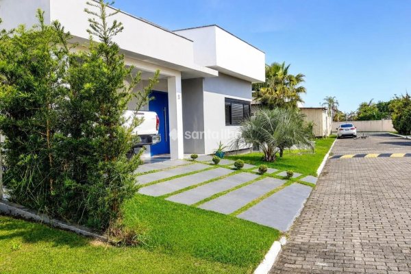 Casa em Condomínio à venda com 171m², 3 quartos, 1 suíte, 1 vaga no bairro Campeche em Florianópolis