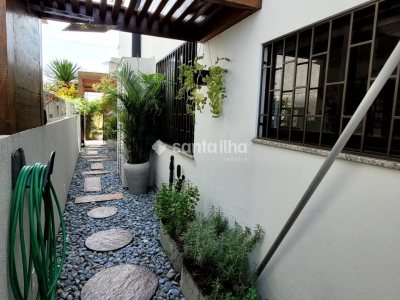 Casa à venda com 142m², 3 quartos, 1 suíte, 3 vagas no bairro Campeche em Florianópolis - Foto 22