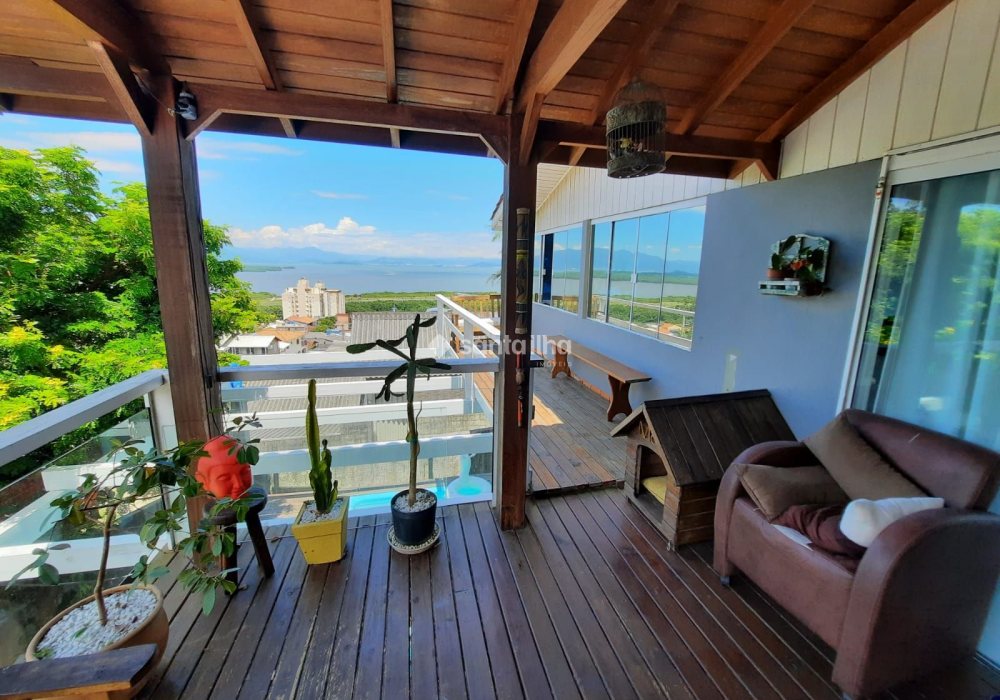 Sobrado à venda com 250m², 4 quartos, 1 suíte, 1 vaga no bairro Costeira do Pirajubaé em Florianópolis - Foto 1