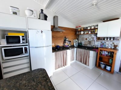 Sobrado à venda com 250m², 4 quartos, 1 suíte, 1 vaga no bairro Costeira do Pirajubaé em Florianópolis - Foto 7