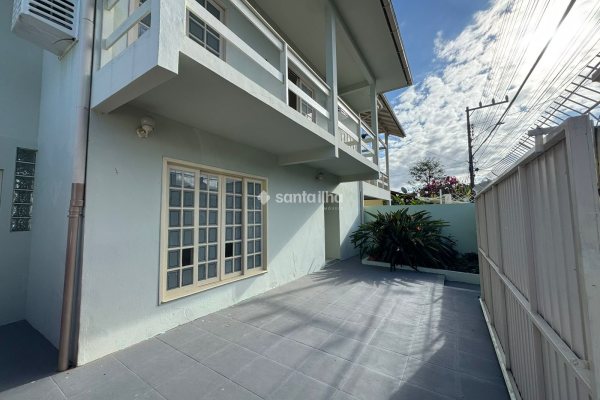 Casa à venda com 260m², 5 quartos, 2 suítes, 5 vagas no bairro Rio Tavares em Florianópolis