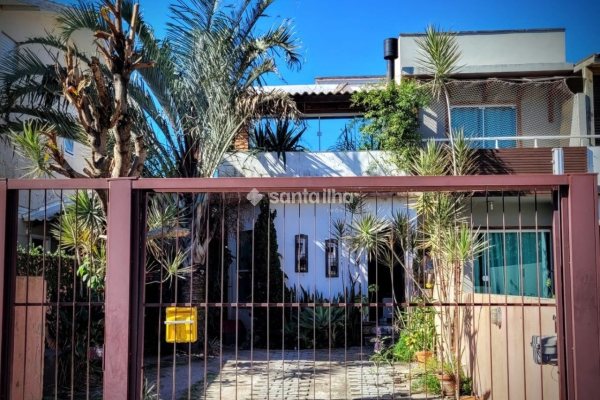 Casa à venda com 100m², 2 quartos, 1 vaga no bairro Campeche em Florianópolis