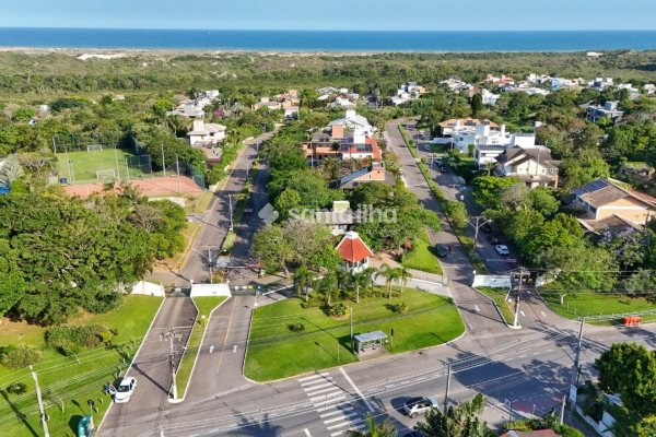 Casa em Condomínio à venda com 429m², 5 quartos, 5 suítes, 4 vagas no bairro Rio Tavares em Florianópolis