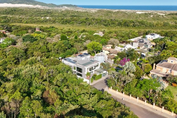 Casa em Condomínio à venda com 429m², 5 quartos, 5 suítes, 4 vagas no bairro Rio Tavares em Florianópolis