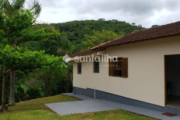 Casa à venda com 73m², 3 quartos, 5 vagas no bairro Rio Tavares em Florianópolis