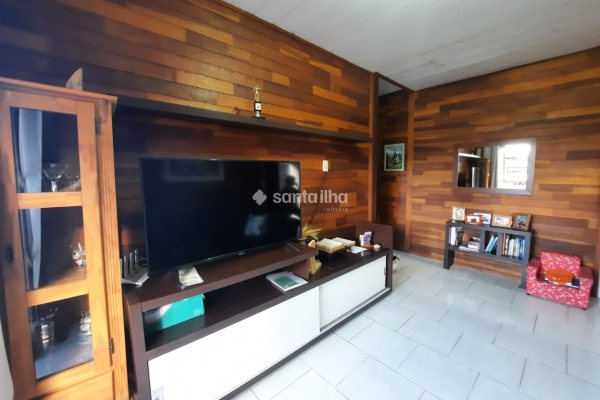 Casa à venda com 50m², 3 quartos, 1 vaga no bairro Armação em Florianópolis