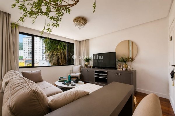 Apartamento à venda com 120m², 4 quartos, 2 suítes, 1 vaga no bairro Centro em Florianópolis