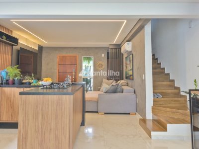 Casa à venda com 137m², 3 quartos, 1 suíte, 2 vagas no bairro Campeche em Florianópolis - Foto 10