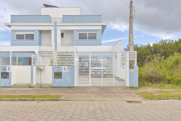 Casa à venda com 137m², 3 quartos, 1 suíte, 2 vagas no bairro Campeche em Florianópolis