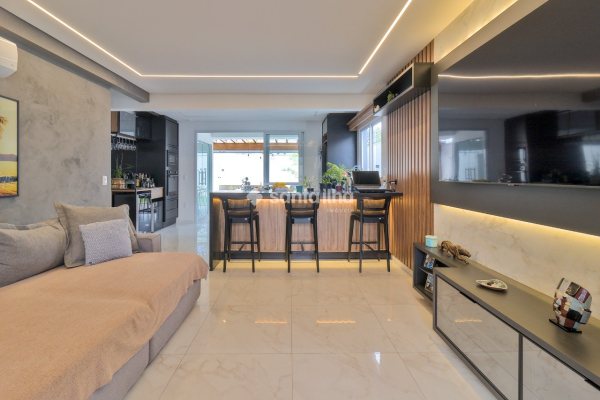 Casa à venda com 137m², 3 quartos, 1 suíte, 2 vagas no bairro Campeche em Florianópolis