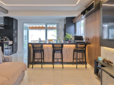 Casa à venda com 137m², 3 quartos, 1 suíte, 2 vagas no bairro Campeche em Florianópolis - Foto 4
